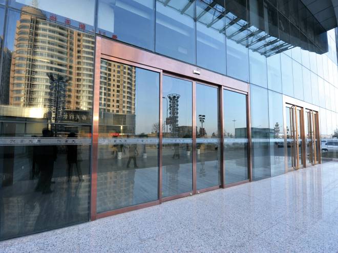 自動(dòng)平滑門(mén)